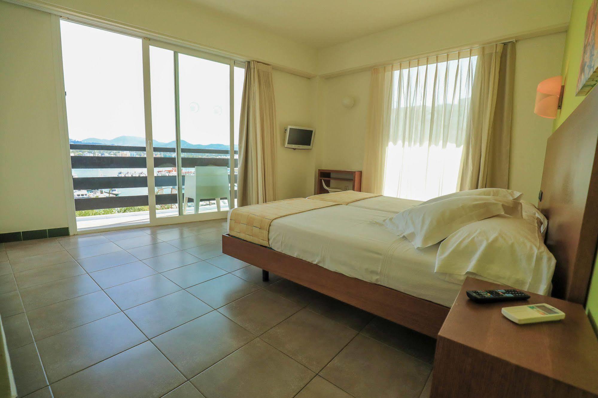 Es Mitjorn Hotel سان أنطونيو المظهر الخارجي الصورة